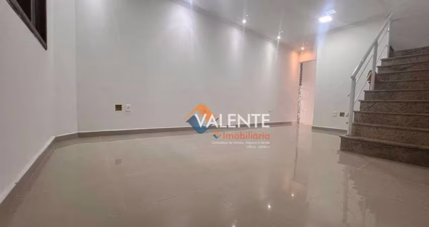 Sobrado com 2 dormitórios à venda, 132 m² por R$ 440.000,00 - Maracanã - Praia Grande/SP