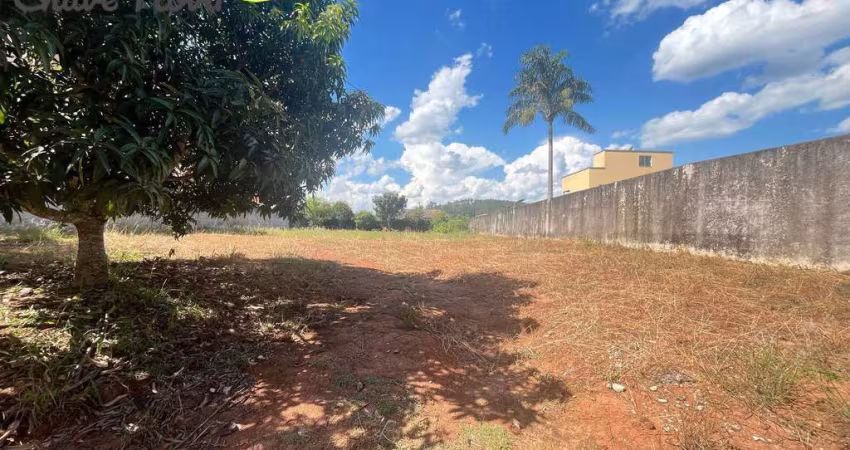 LOTE  PLANO   1.000 m2 em Condominio Bom Jesus dos Perdões