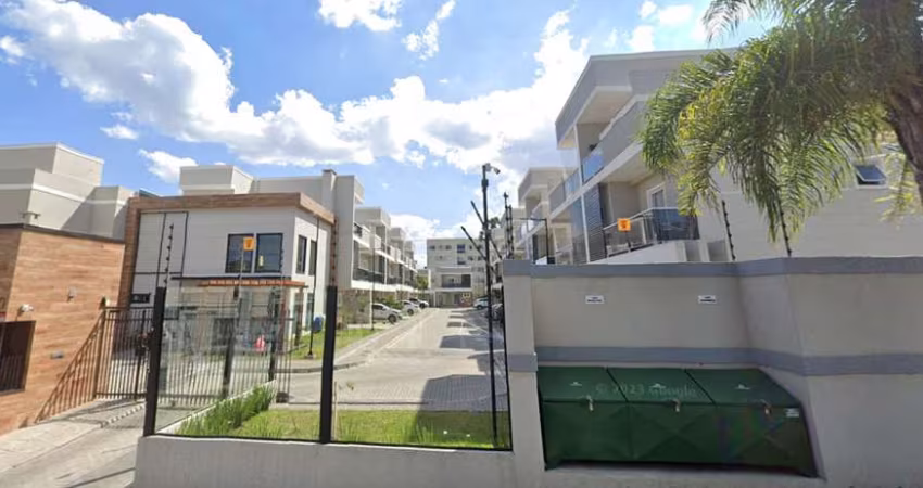 Sobrado à venda em Curitiba, Uberaba, com 3 quartos, 129m²