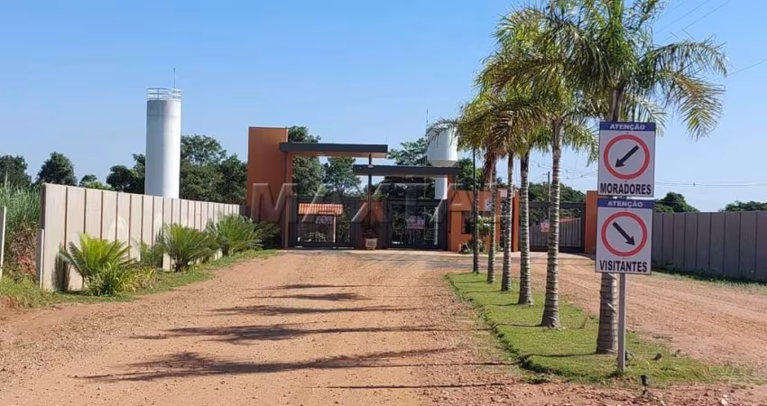 Chácara à Venda em Condomínio na Cidade de Brodowski com 3.000 m² Casa, Chalés área Gourmet Piscina