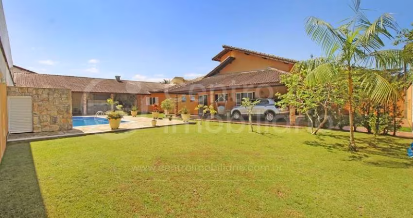 CASA à venda com piscina e 5 quartos em Peruíbe, no bairro Jardim Sao Luiz