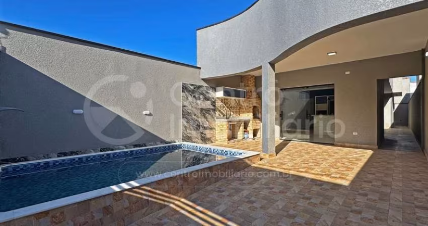 CASA à venda com piscina e 3 quartos em Peruíbe, no bairro Parque D Aville