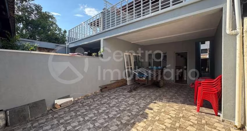 CASA à venda com 3 quartos em Peruíbe, no bairro Centro