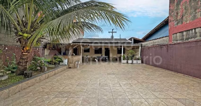 CASA à venda com 3 quartos em Peruíbe, no bairro Cidade Balneária Nova Peruíbe