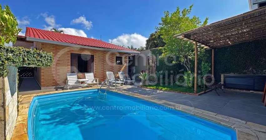 CASA à venda com piscina e 4 quartos em Peruíbe, no bairro Centro