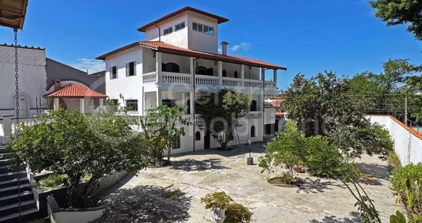 CASA à venda com 3 quartos em Peruíbe, no bairro Centro