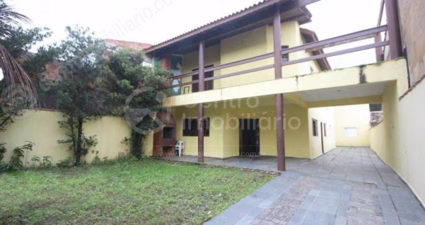 CASA à venda com 2 quartos em Peruíbe, no bairro Maria H Novaes