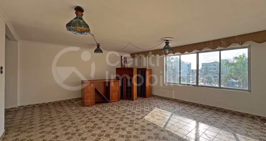 APARTAMENTO à venda com 5 quartos (2 suítes) em Peruíbe, no bairro Centro