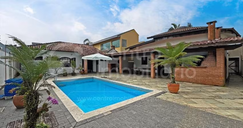 CASA à venda com piscina e 4 quartos em Peruíbe, no bairro Estancia Sao Jose