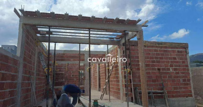 Casa com 03 qurtos, sendo 01 suíte, em condomínio proximo ao Centro de Maricá