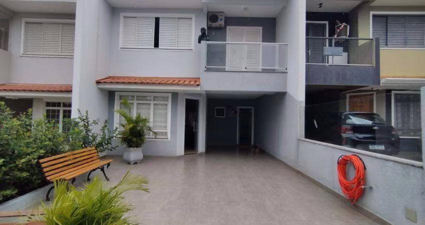 Sobrado à venda em Maringá, Vila Marumby, com 3 quartos, com 170.26 m²