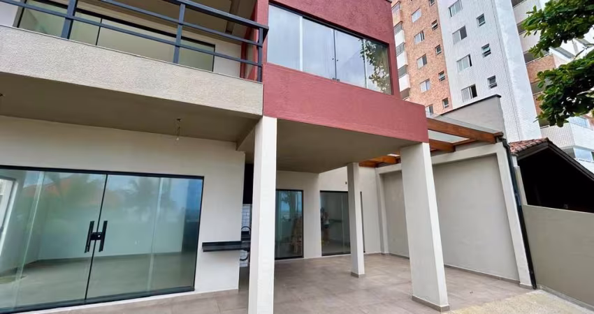 Casa para Venda em Itanhaém, Centro, 4 dormitórios, 1 suíte, 2 banheiros, 2 vagas