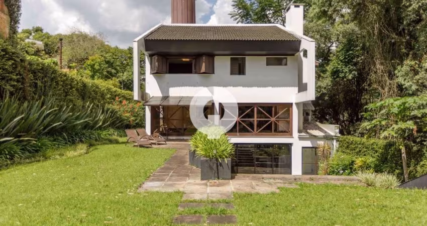 Uma casa projetada com personalidade, inteligência e muito verde!