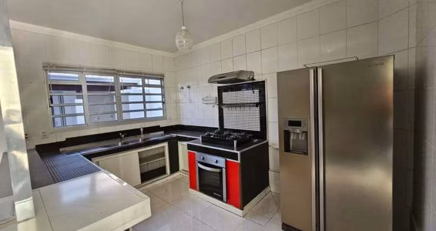 Casa em Condominio para Alugar com 153m², 3 dormitórios, 1 suíte, 2 salas e 2 vagas!!!