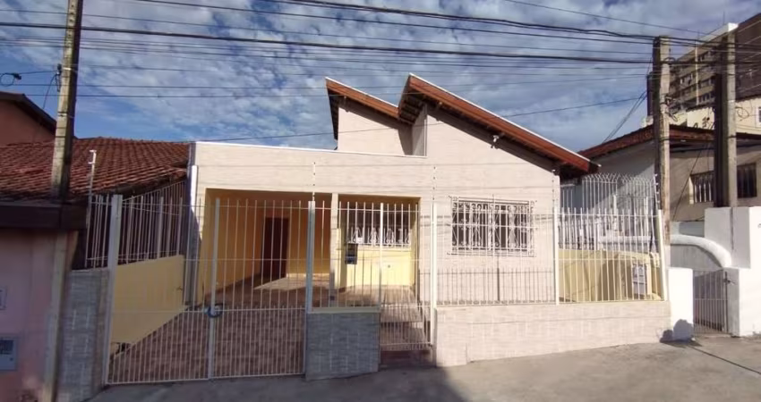 Casa para Locação em São José dos Campos, Jardim Bela Vista, 3 dormitórios, 1 suíte, 2 banheiros, 2 vagas
