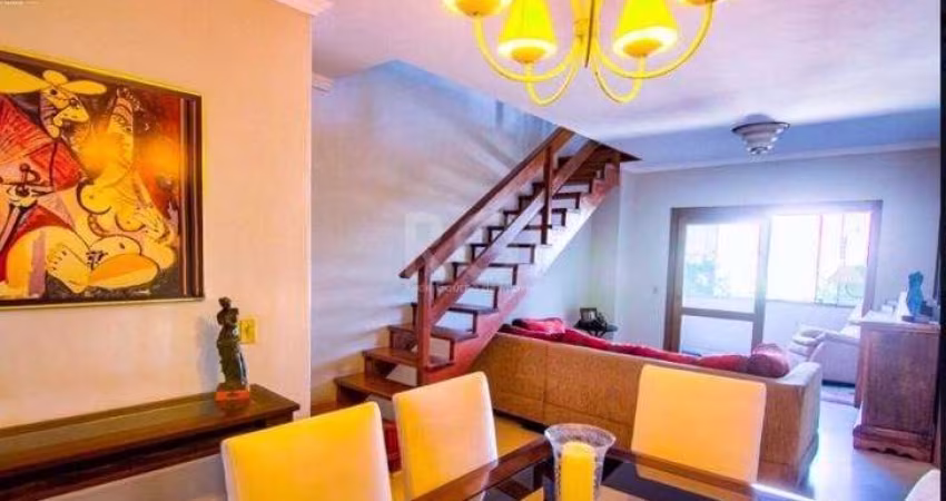 Cobertura de frente, 202 m² privativos, 3 dormitórios, suíte, living com dois ambientes, sacada em um dormitório e na sala, banheiro social, cozinha, área de serviço, água quente. &lt;BR&gt;    Andar 