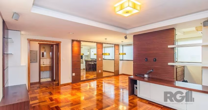 Apartamento semi mobiliado, impecável, com 126m² privativo.&lt;BR&gt;Composto por 3 dormitórios, sendo um suíte.&lt;BR&gt;Sala de estar, jantar e churrasqueira.&lt;BR&gt;Cozinha com móveis planejados 