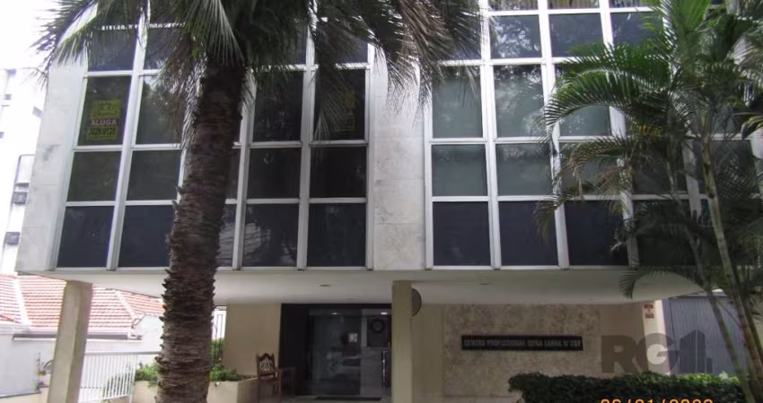 Sala Comercial no Bairro Rio Branco, com portaria 12 horas, e 2 elevadores, com 35,33 metros privativos, e 2 banheiros, Totalmente mobiliada, e com 1 vaga de garagem Coberta e escriturada, quase esqui