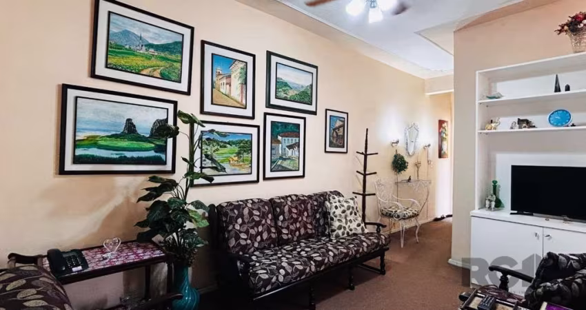 Apartamento 2 dormitórios com sacada, de frente,  living dois ambientes, cozinha ampla, área de serviço, banheiro social e banheiro auxiliar. Prédio pequeno, apartamento no 2º andar, um lance de escad