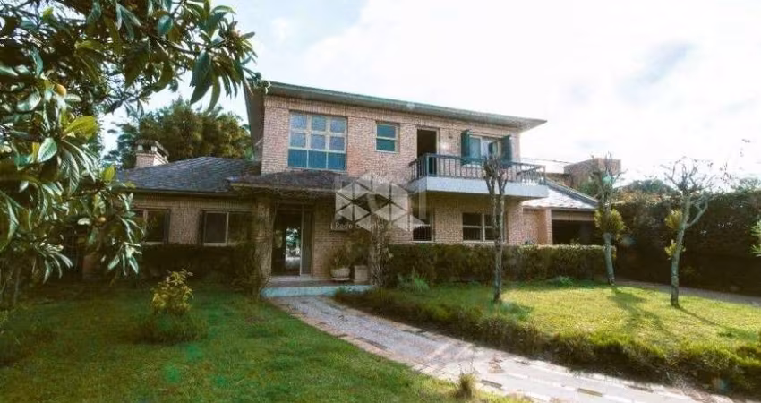 Espaçosa casa na ilha das flores, living para 4 ambientes, Sacada, Lareira, Espaço churrasco, lavabo, piscina térmica, 3 suítes com sacada, lavanderia, calefação, gerador, horta, junto a natureza e vi