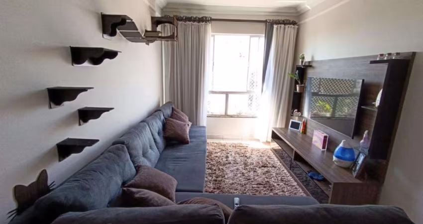 Apartamento Mobiliado com 3 Quartos e Suíte na Vila Marumby, Edifício Areia Branca, Maringá
