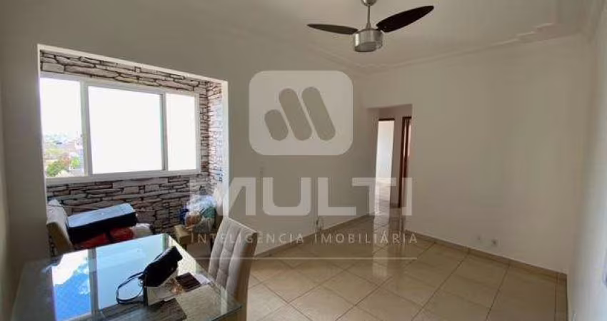 Apartamento com 3 quartos para alugar no Presidente Roosevelt, Uberlândia 