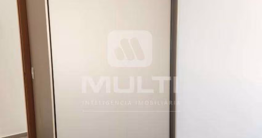 Casa em condomínio fechado com 3 quartos para alugar no Valparaíso, Uberlândia 