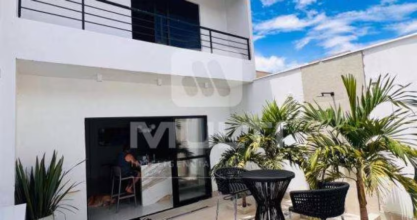Casa com 3 quartos à venda no Jardim Europa, Uberlândia 