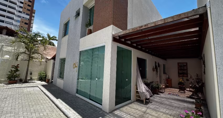 Casa com 3 suítes no bairro Atalaia