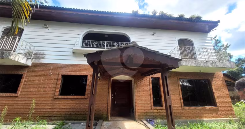 Condomínio com 6 quartos à venda em Caraguatá - SP