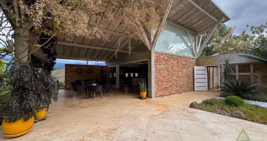 Casa de Condomínio para venda em Itaipava de 715.00m² com 5 Quartos, 5 Suites e 6 Garagens