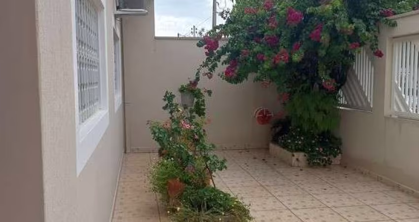 Casa para venda em Vila Queiroz de 193.00m² com 3 Quartos, 1 Suite e 2 Garagens