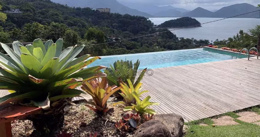 Casa para venda em Caçandoca de 400.00m² com 6 Quartos, 4 Suites e 6 Garagens