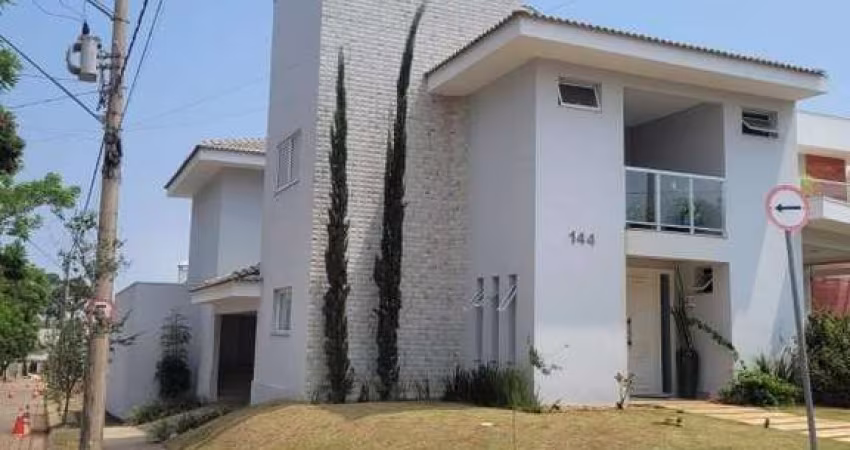 Sobrado para venda em Parque Sisi de 250.00m² com 3 Quartos e 3 Suites