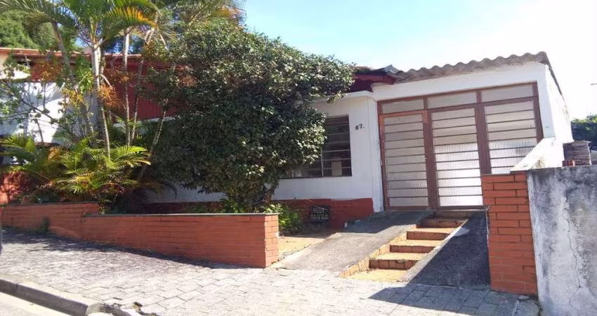 Casa para alugar em Vila Oliveira de 360.00m² com 3 Quartos, 1 Suite e 4 Garagens