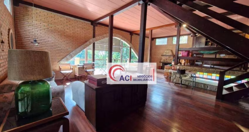 Casa de Condomínio para venda e aluguel em Granja Viana de 237.00m² com 2 Quartos, 2 Suites e 3 Garagens