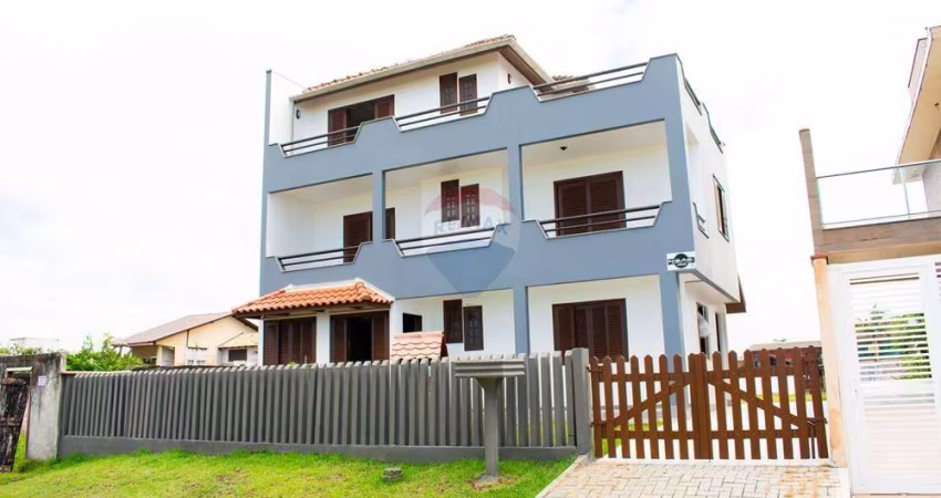 Sobrado para venda em Guaratuba de 200.00m² com 3 Quartos, 3 Suites e 2 Garagens