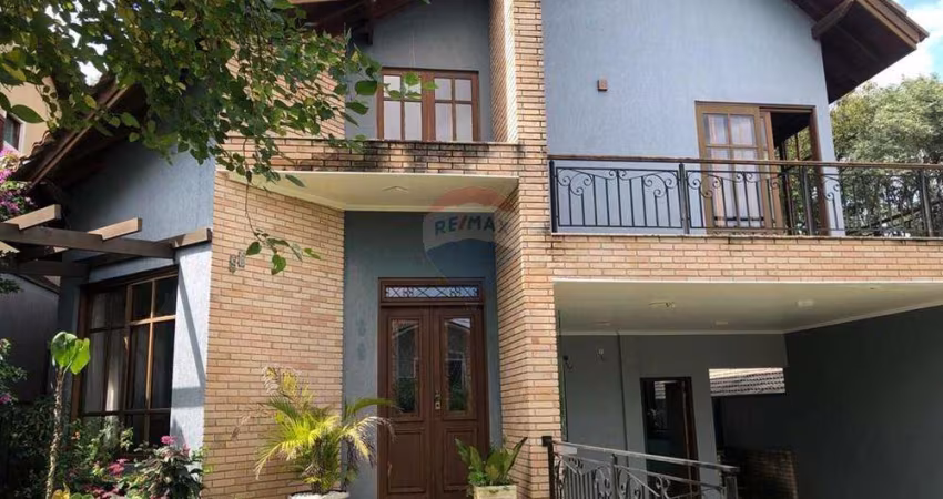 Casa para venda em Convívio Residencial Santana de 244.00m² com 3 Quartos, 1 Suite e 4 Garagens