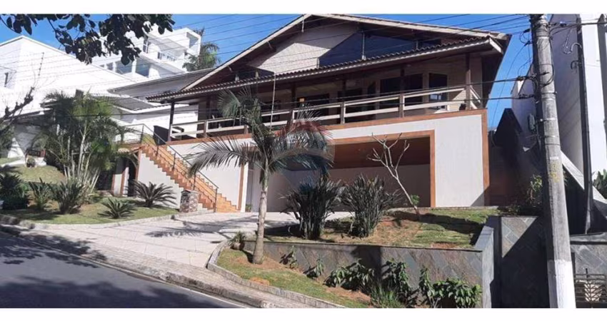 Casa de Condomínio para venda em Jardim Fazenda Rincão de 283.00m² com 3 Quartos, 1 Suite e 5 Garagens