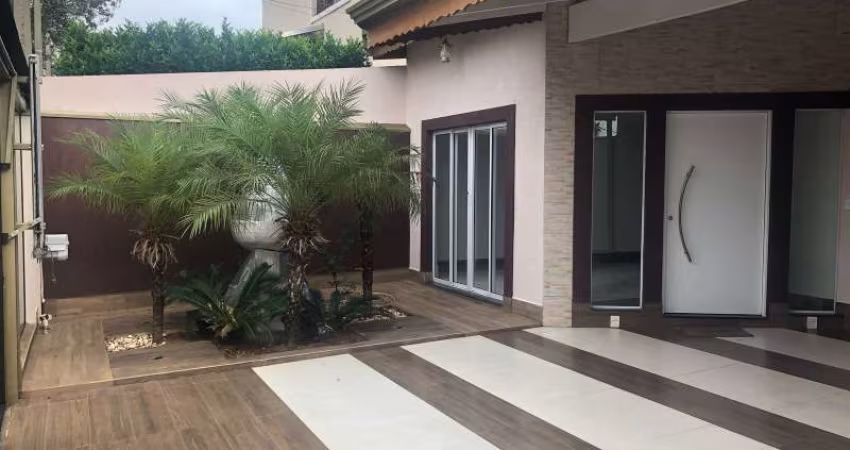 Casa para venda em Parque Das Laranjeiras de 250.00m² com 3 Quartos, 1 Suite e 2 Garagens