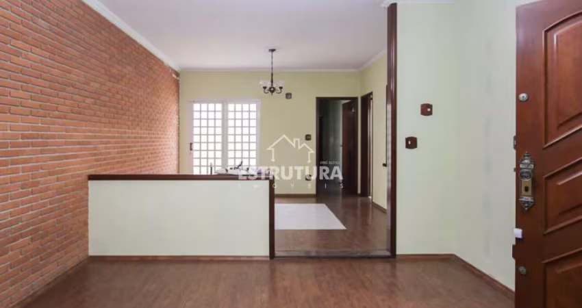 Casa para venda em Vila Operária de 204.00m² com 3 Quartos, 1 Suite e 2 Garagens