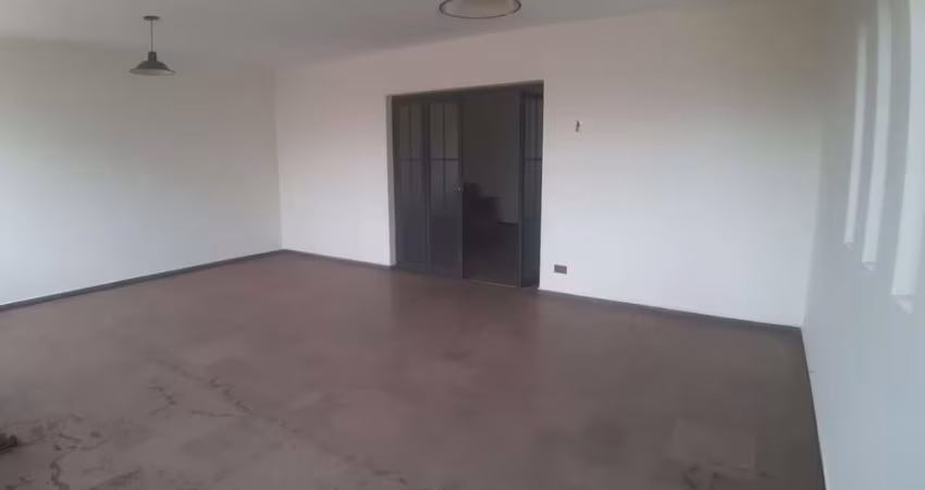 Casa para venda e aluguel em Centro de 304.00m² com 4 Quartos, 2 Suites e 2 Garagens
