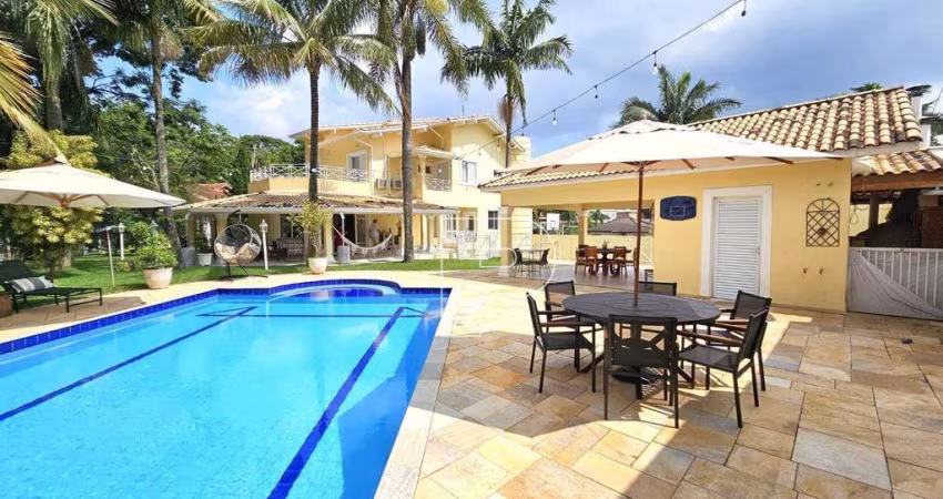 Casa de Condomínio para venda em Granja Viana de 651.00m² com 4 Quartos, 4 Suites e 4 Garagens