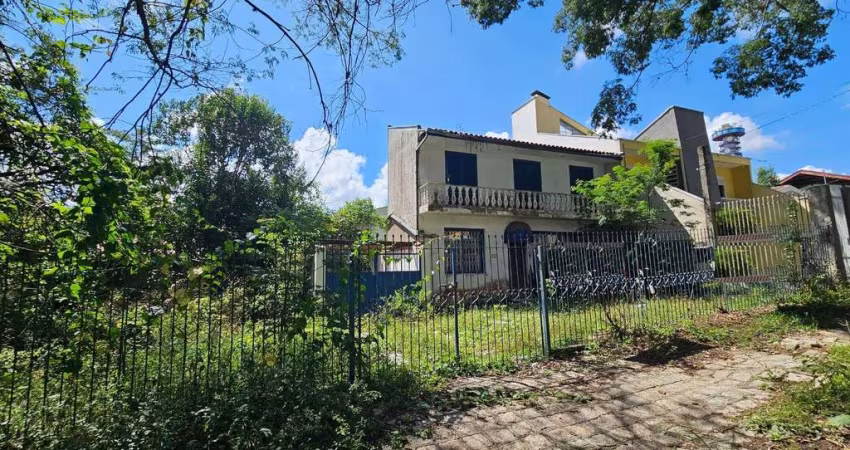 Sobrado para venda em Mercês de 131.00m² com 3 Quartos e 2 Garagens