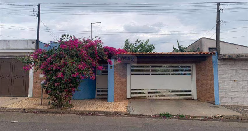 Casa para venda em Jardim Residencial Flamboyant de 139.70m² com 3 Quartos, 1 Suite e 3 Garagens