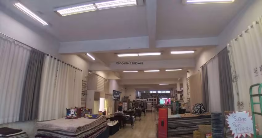 Galpão / Depósito / Armazém para alugar em Centro de 720.00m² com 10 Garagens