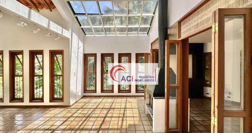 Casa de Condomínio para venda e aluguel em Condomínio Iolanda de 485.00m² com 3 Quartos, 1 Suite e 5 Garagens