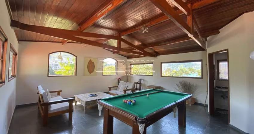 Casa para venda em Praia Da Enseada de 329.00m² com 3 Quartos, 2 Suites e 4 Garagens