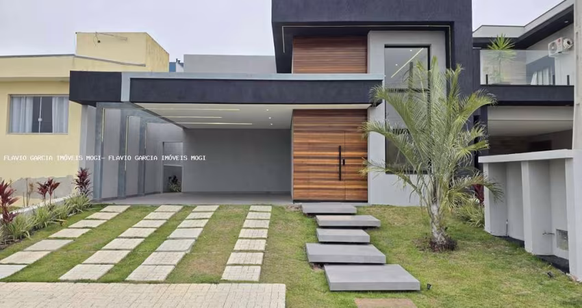 Casa para venda em Cézar De Souza de 315.00m² com 3 Quartos, 1 Suite e 4 Garagens