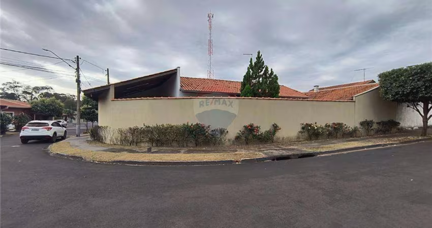 Casa de Condomínio para venda em Jardim Florestan Fernandes de 129.50m² com 2 Quartos, 1 Suite e 2 Garagens